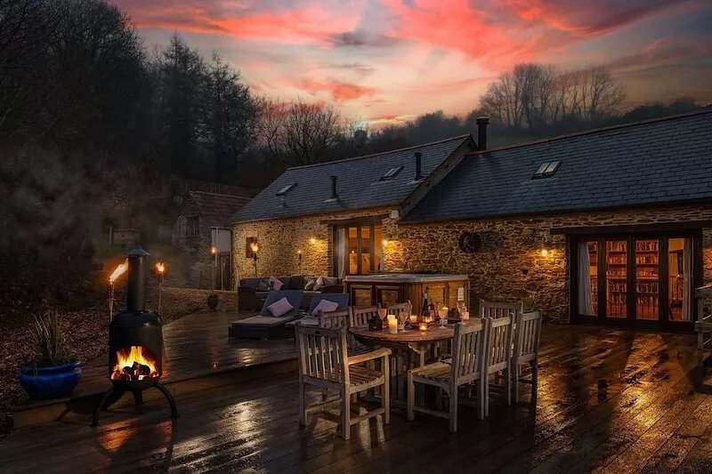 Old Barn - sleeps 10 guests  in 5 bedrooms
