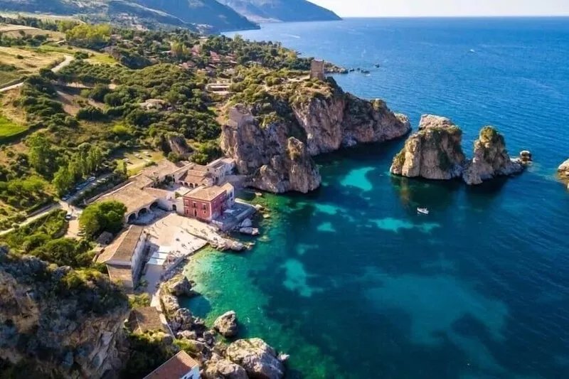 SUITE DE LA SICILIENNE - with terrace, 2 kitchens and 2 bathrooms. Sea view