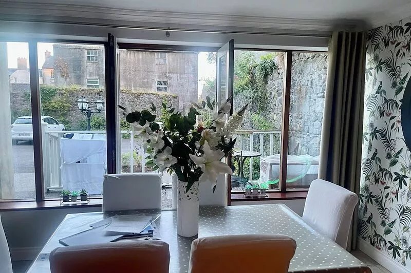Elegant  townhouse steps from historic Birr Castle Demense
