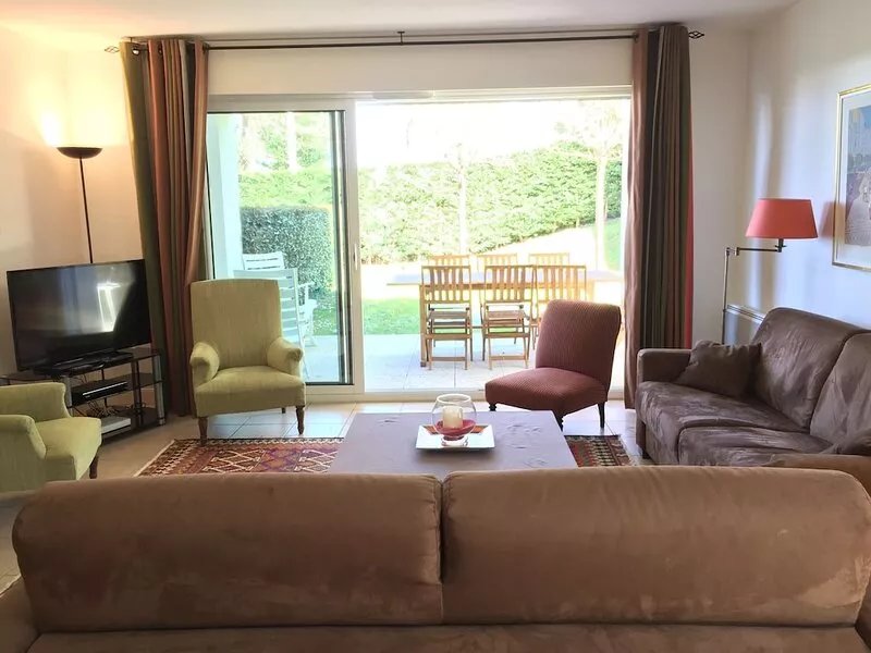 Ciboure Apt T4 standing, garden, swimming pool / residence nearby. shops and