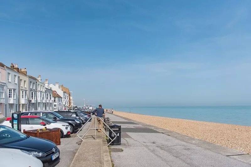 Charming cottage in the conservation area of Deal, sleeping 5 guests, pet