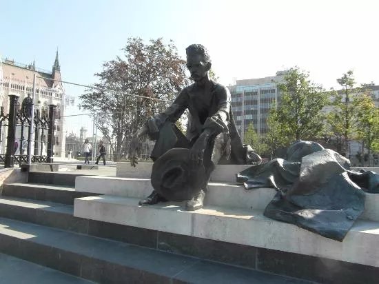 Attila Jozsef Statue