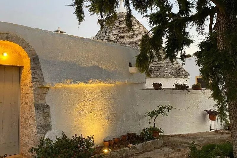 Trulli in historic farmhouse in panoramic position between sea and hills