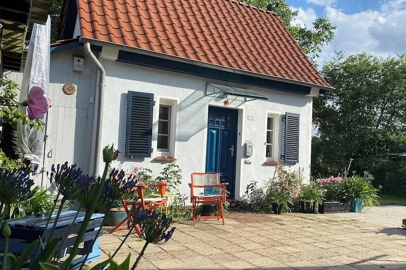 A comfortable, cozy tiny house in a quiet location on the edge of the village