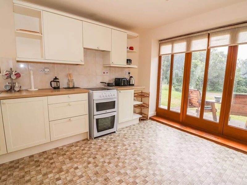 THE BARN, pet friendly, with a garden in Abergavenny