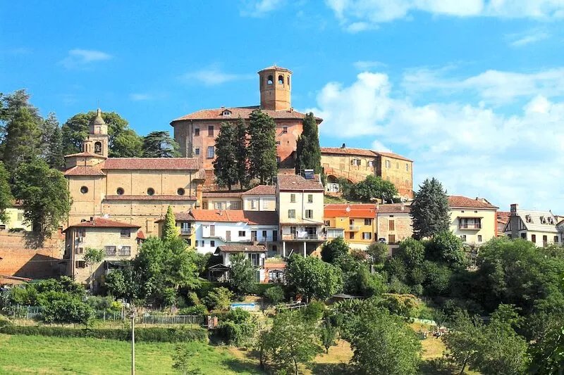 AMAZING LANGHE AND MONFERRATO | HOUSE WITH GARDEN