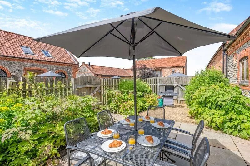 Pentney Barn - Three Bedroom House, Sleeps 6