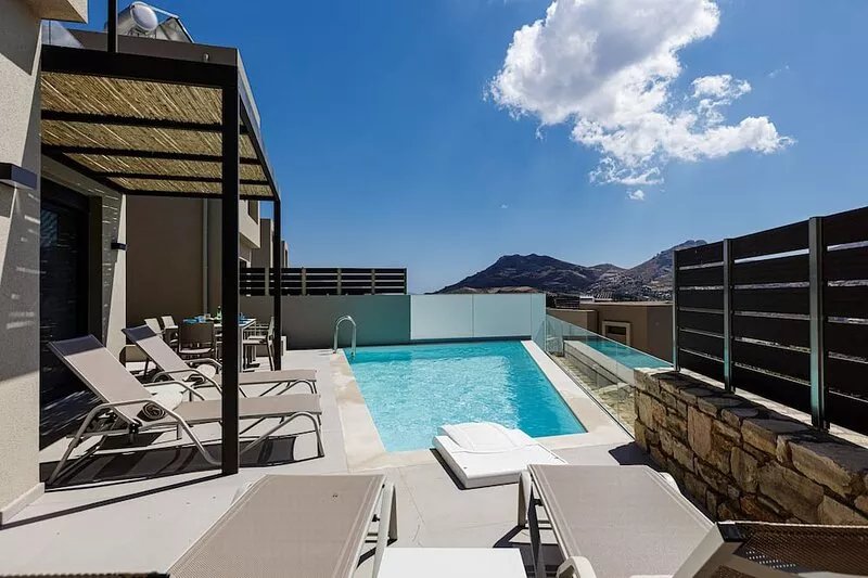 Porti Iraklis 1, New Villa With 3 Ensuite Bedrooms Near the South Coast Beaches