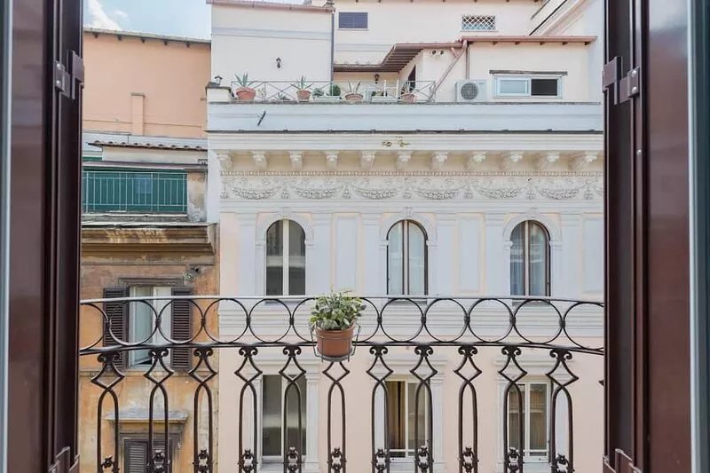 Trevi Fountain Luxury Apartment