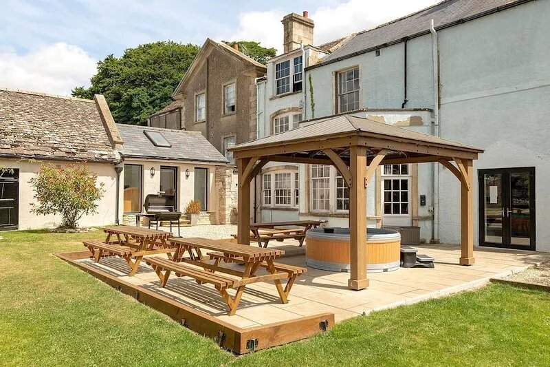 Cotswold Manor House - Group Accommodation in The Cotswolds