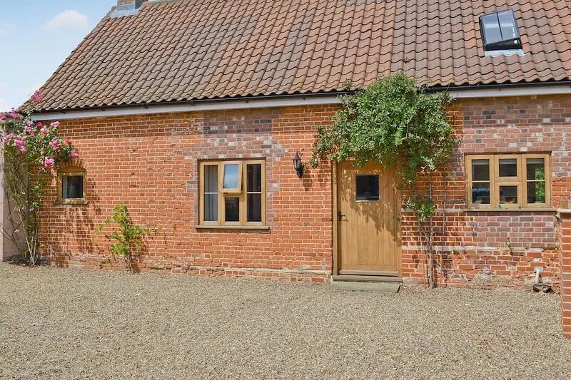 2 bedroom accommodation in Aldeby, near Beccles