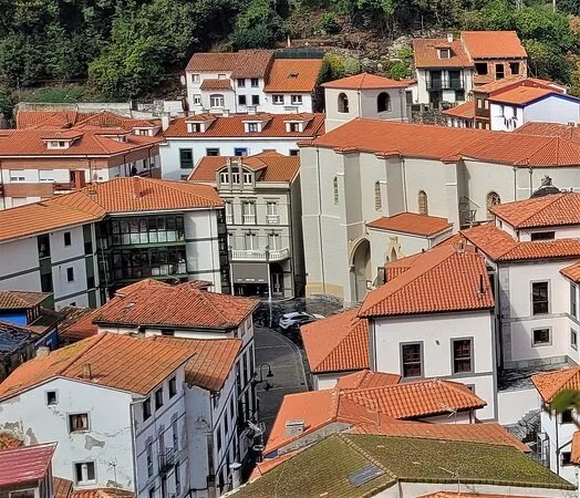 Plaza San Pedro Cudillero