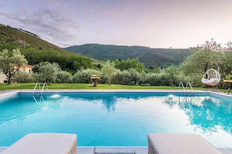 Citrus Charm Farmhouse, a Country Villa with Pool on the hills of Lucca
