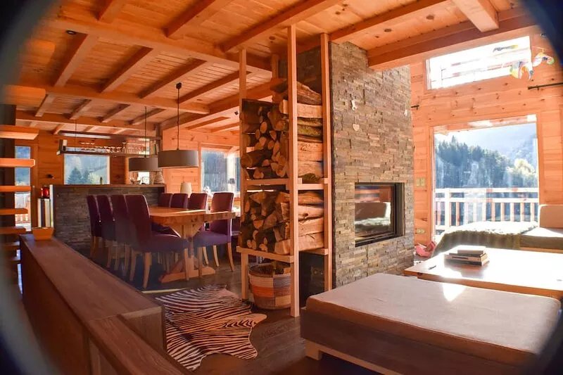 Chalet 5 bedrooms, 4 bathrooms, jacuzzi, sauna, home cinema, duble fireplace