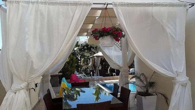 Villa With Private Pool, Sea View With Grass And 2 Gazebos
