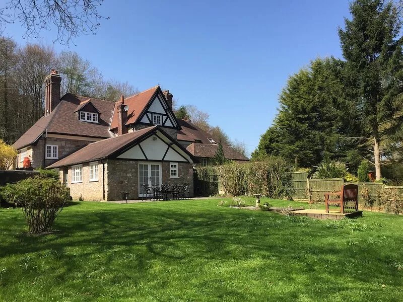 Luxury 5 bedroom (sleeps 8), 1875 stone cottage, Fully refurbished with Hot Tub