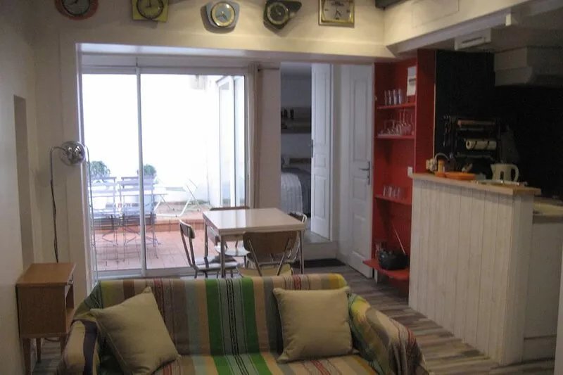 Quiet apartment with terrace in the historic center of La Rochelle