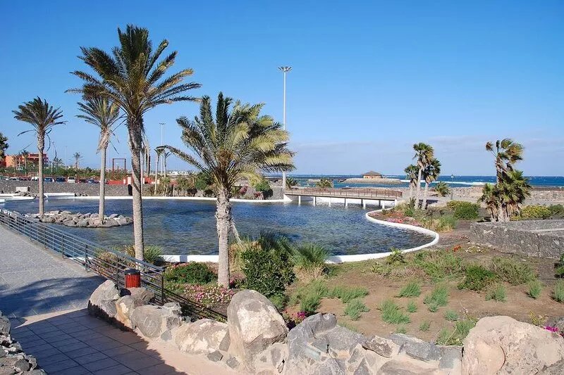 NEW! Caleta Fuste. Private terrace, south facing, fantastic pool, parking, WiFi