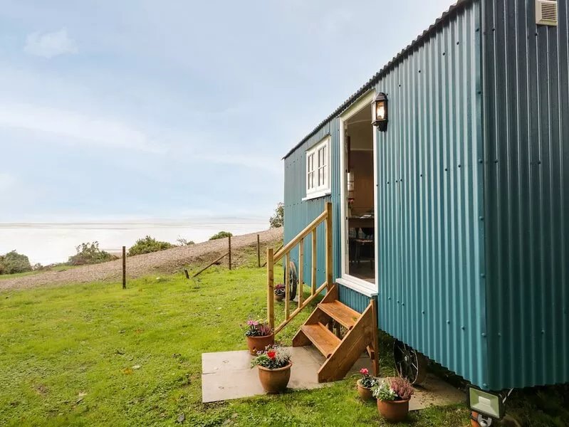 SEASHORE SHEPHERDS HUT * MOAT FARM, with a garden in Ulverston