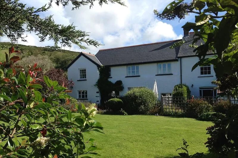 Beautiful cottage located in a delightful, quiet spot in the centre of Croyde