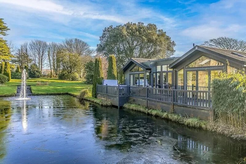 Combe Lodge, Kentisbury Grange -  a lodge that sleeps 4 guests  in 2 bedrooms