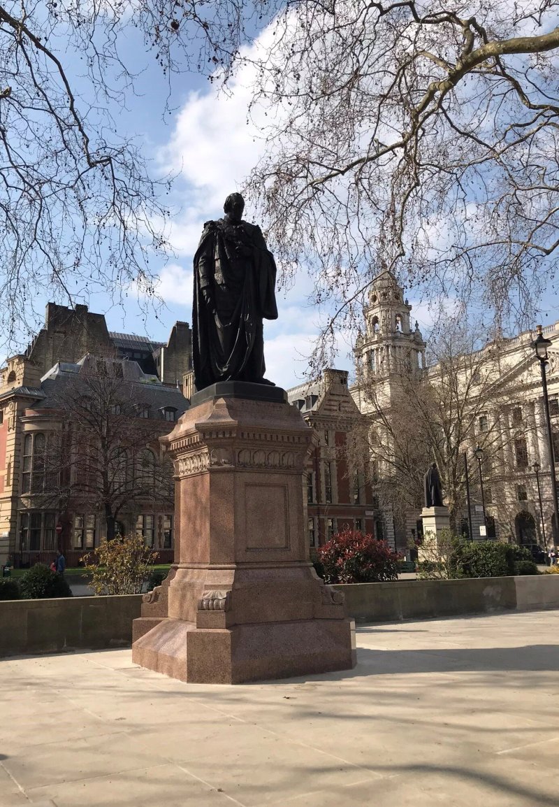 Statue Of Francis Bacon