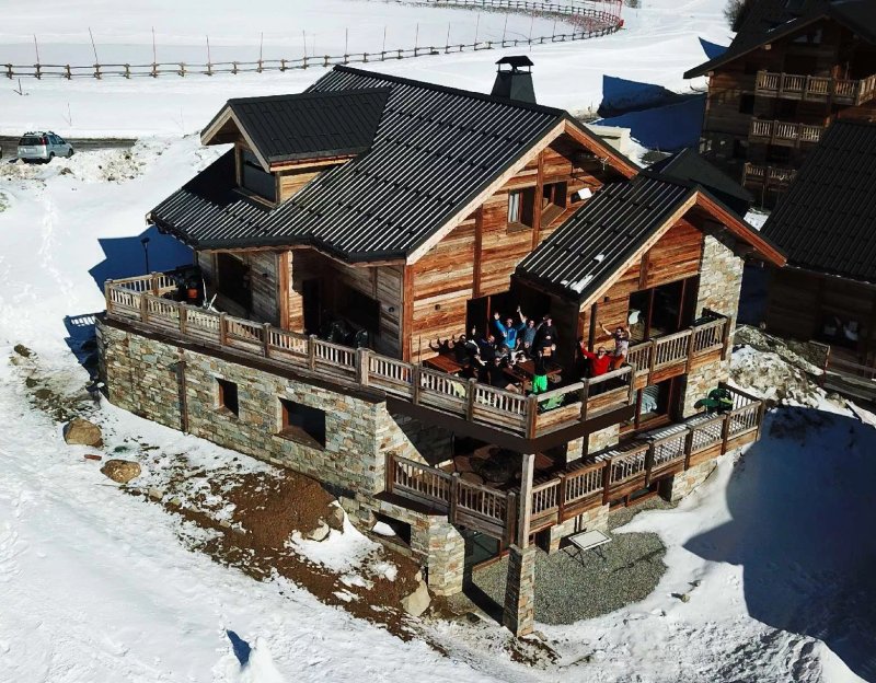 5 * rated chalet of 335m2, on the slopes, swimming pool & cinema