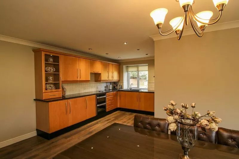 THE MARSHES, family friendly, with a garden in Guilsfield