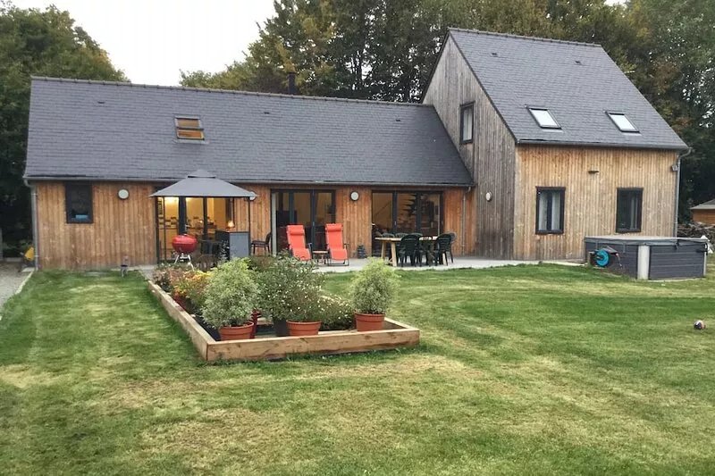 Spacious Modern Timber Framed House in Quiet Area Close to beaches