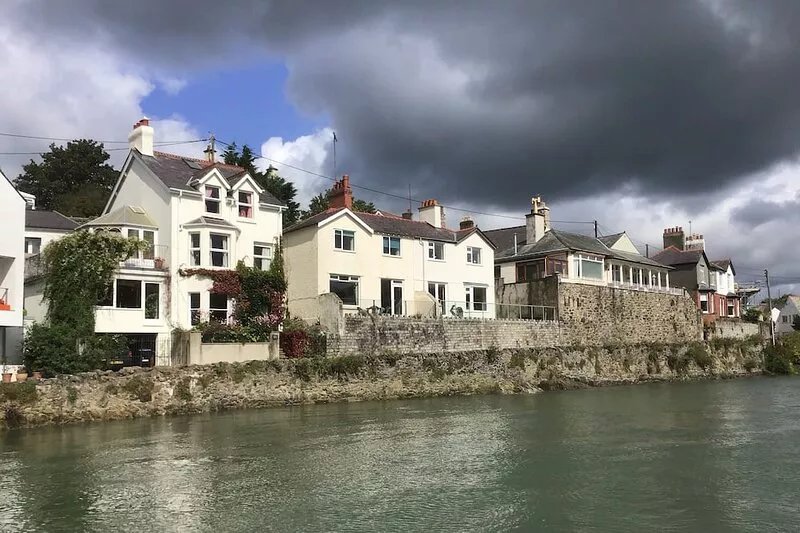 Menai Bridge Lovely seafront cottage with beautiful views of the Straits