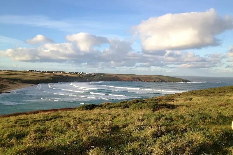 Fab house/real fires/huge garden/ in Cornish village/walkable to beach.