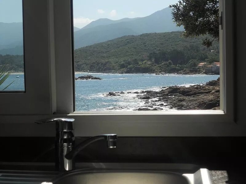 Waterfront Villa a little paradise 10 meters from the sea