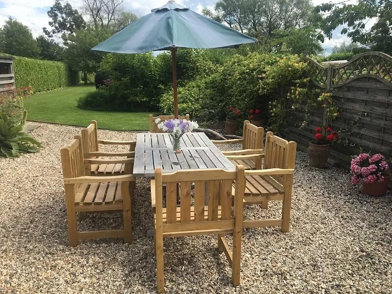 Converted Barn with Lovely Enclosed Garden,off Road Parking in Perfect Location