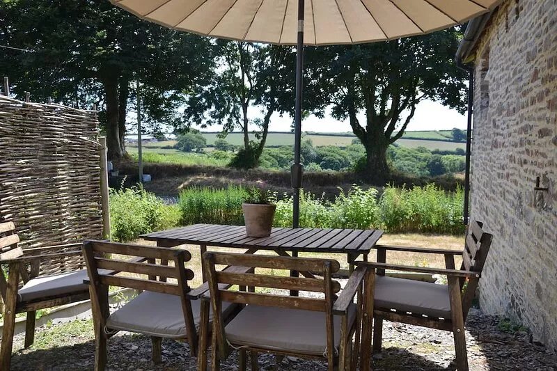Raleigh Barn - Detached Grade II Listed in a rural setting, two ensuite bedrooms