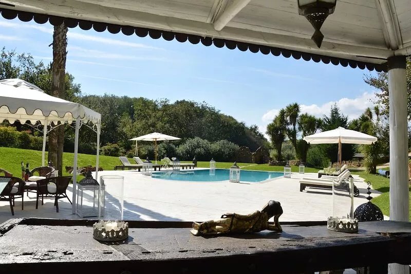 Magic luxury villa, swimming pool, SPA, tennis, wooded park.