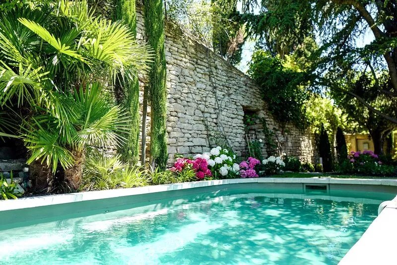 Villa Yolanda, in the heart of the village of Gordes, pool & breathtaking views.