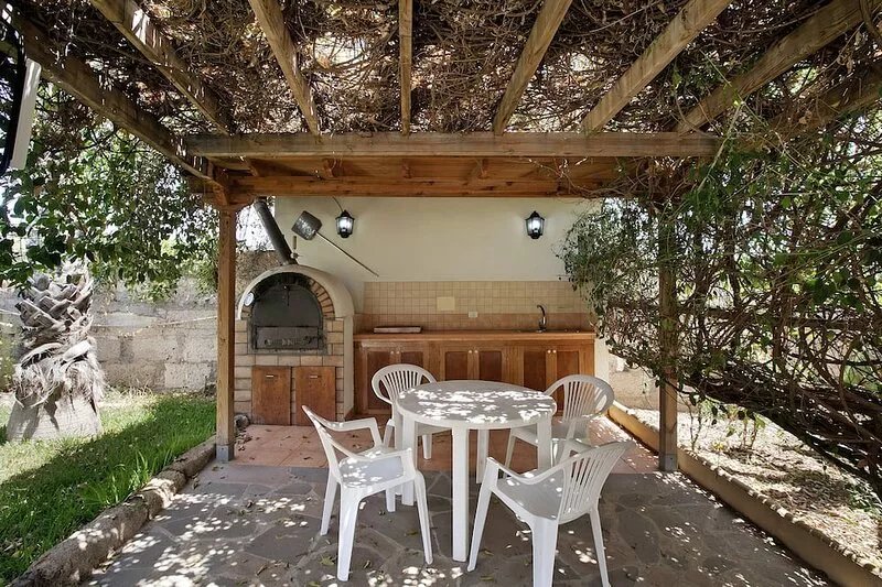 Vacation Home "Las Tres Palmeras" with Mountain View, Shared Pool & Wi-Fi