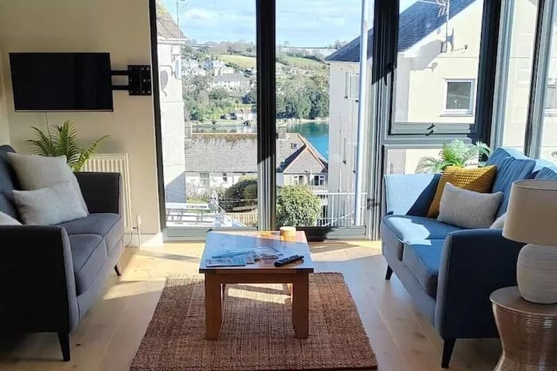 Modern open plan house, sea views and hot tub