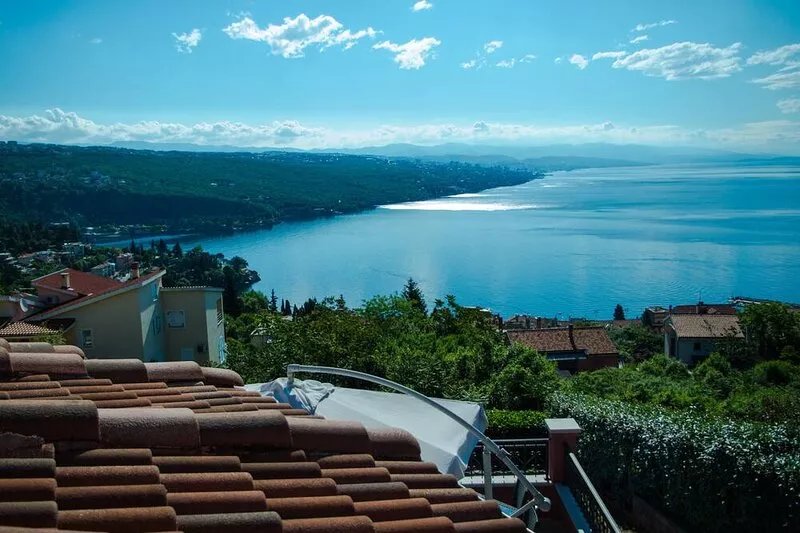 Luxury Three-Bedroom Apartment***** with amazing overlook at the sea