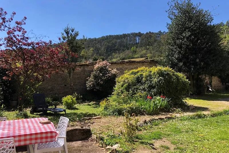 Volnay: House with garden surrounded by vineyards - Volnay