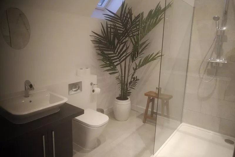 Luxury spacious detached house in heart of city centre with parking