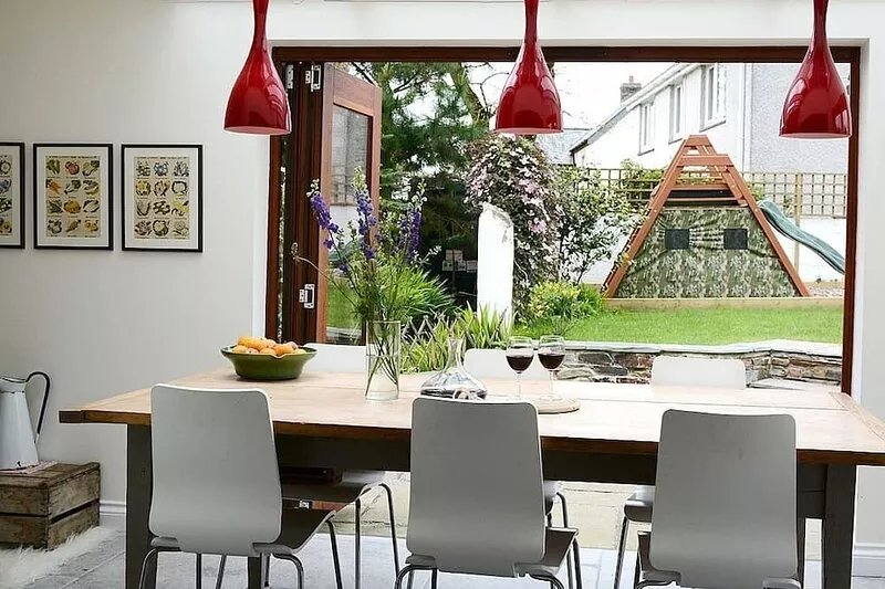 Detached Character Cottage, Family Friendly With Play Facilities Outside.