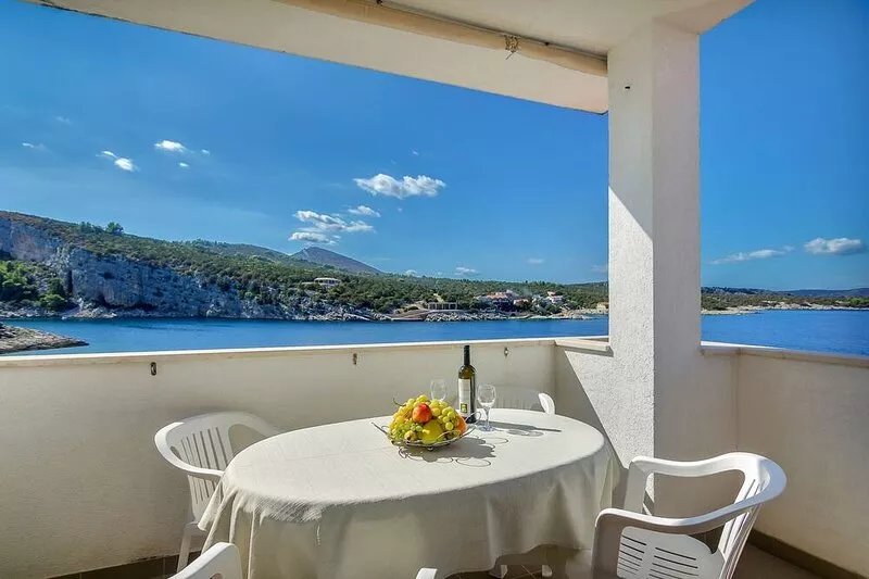 Three bedroom apartment near beach Cove Pokrivenik, Hvar (A-5231-a)