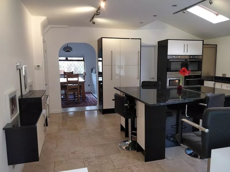 Stylish, spacious 4 bedroom, 3.5 bathroom entire detached home with large garden