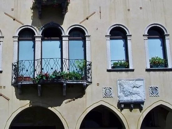 Loggia dei Ghibellini - Palazzo Costantini