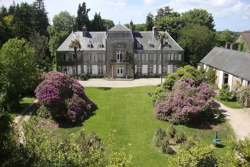 Carriage House within the grounds of Chateau Le Mont Epinguet