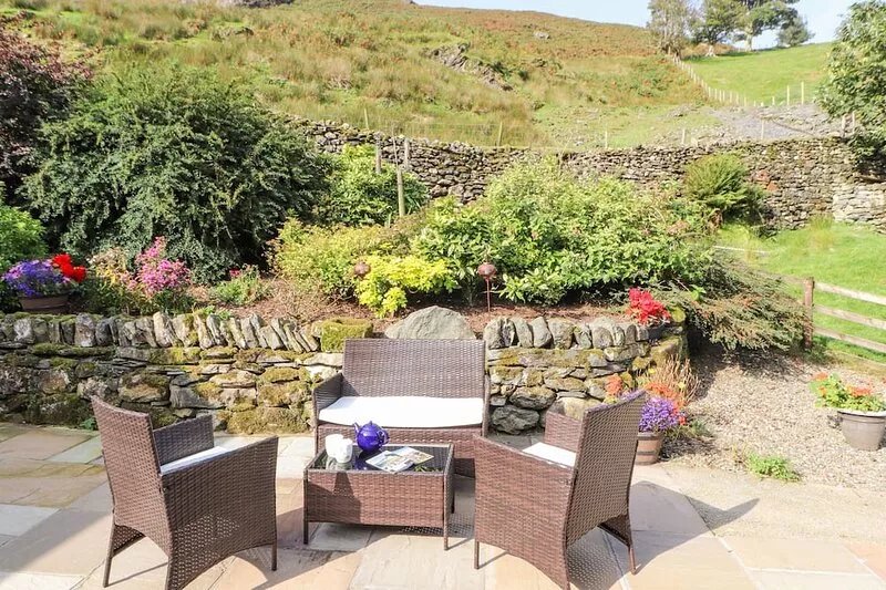 THE HAYLOFT, pet friendly, luxury holiday cottage in Newlands