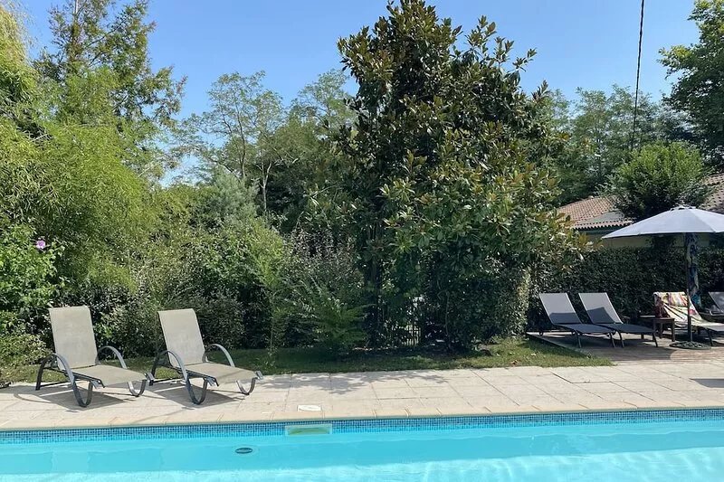 Charming 1760 built house, pool, great for families, short drive to the beach