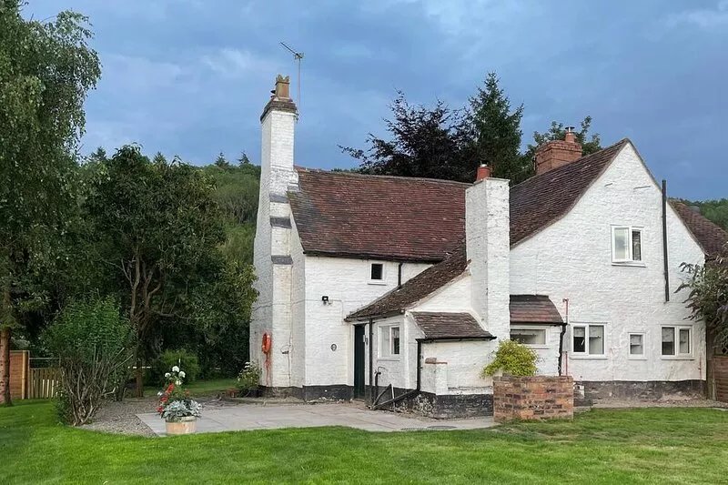 Semi-detached cottage set on the banks of the River Severn near to Ironbridge