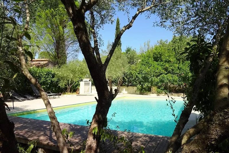 100% quiet in Uzès! Pool 10X5m, 70m²design with AC + private terrace, 2 bedroom